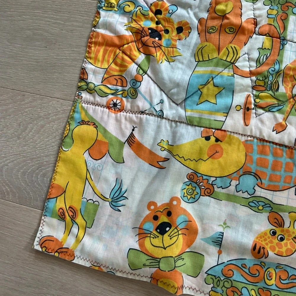 Vintage Handmade Circus Animal Baby Quilt Lion Giraffe Retro Nursery 42x36